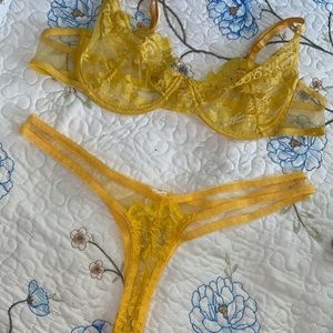 Según lingerie set